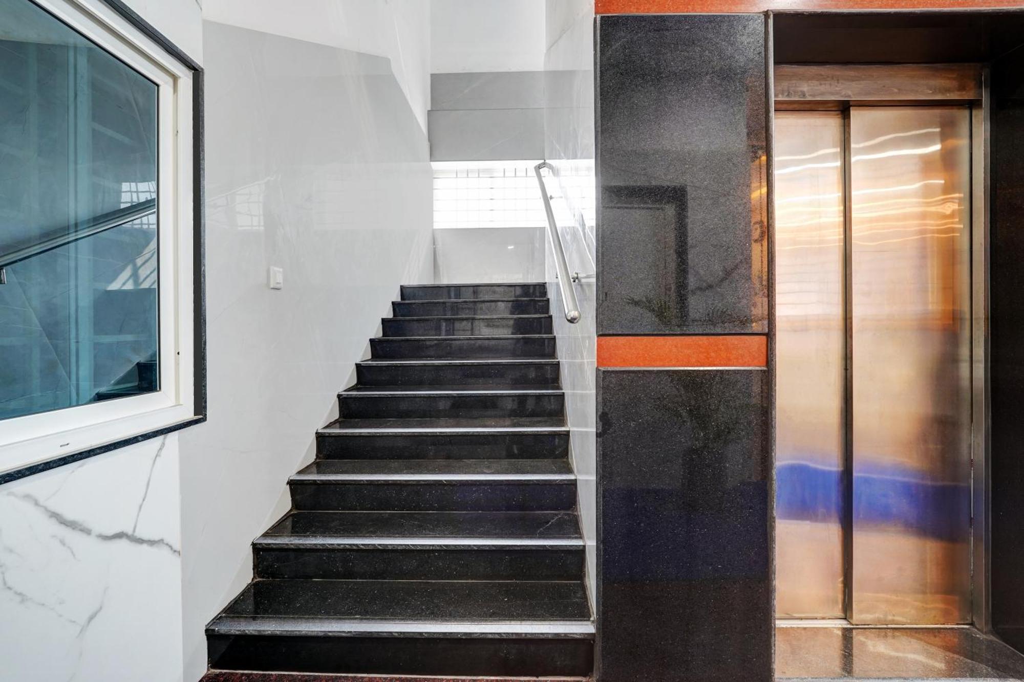 Hotel Sky Blue And Suites Bangalore Exterior foto