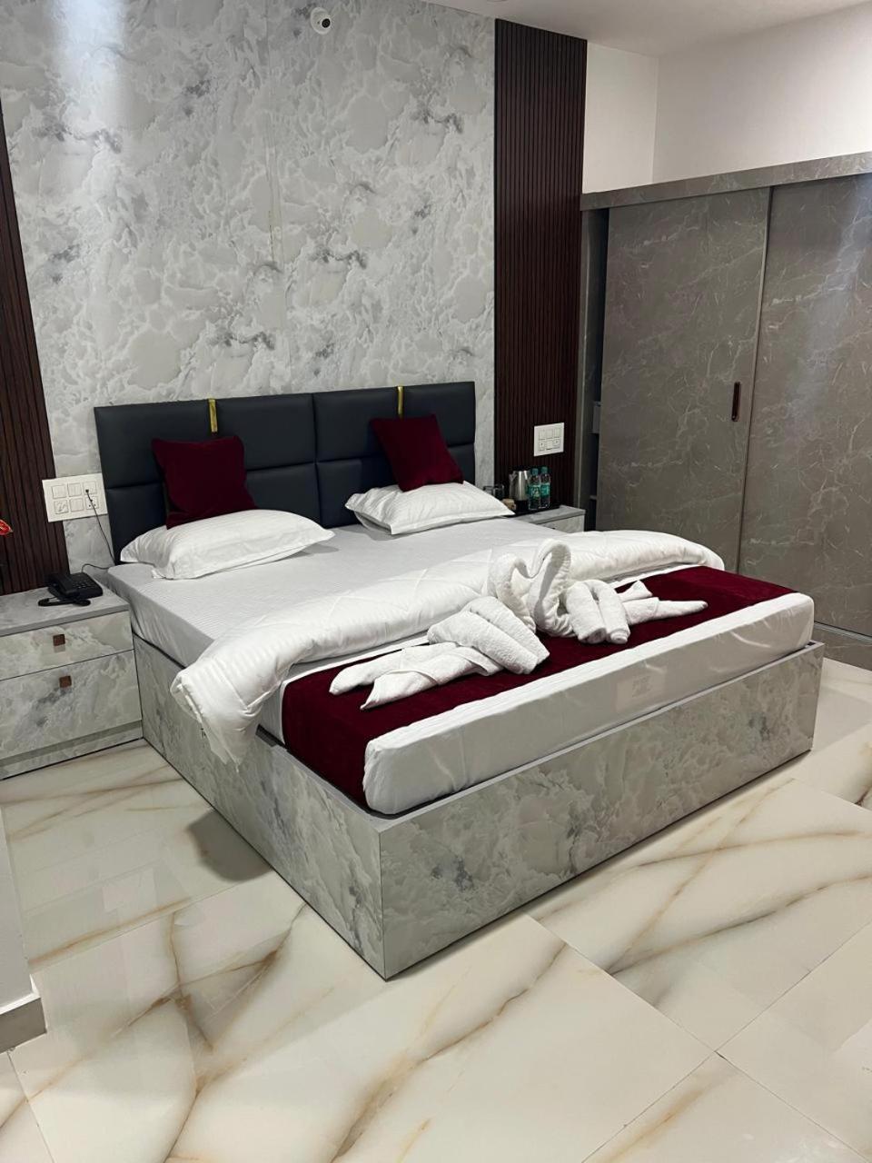 Hotel Sky Blue And Suites Bangalore Exterior foto