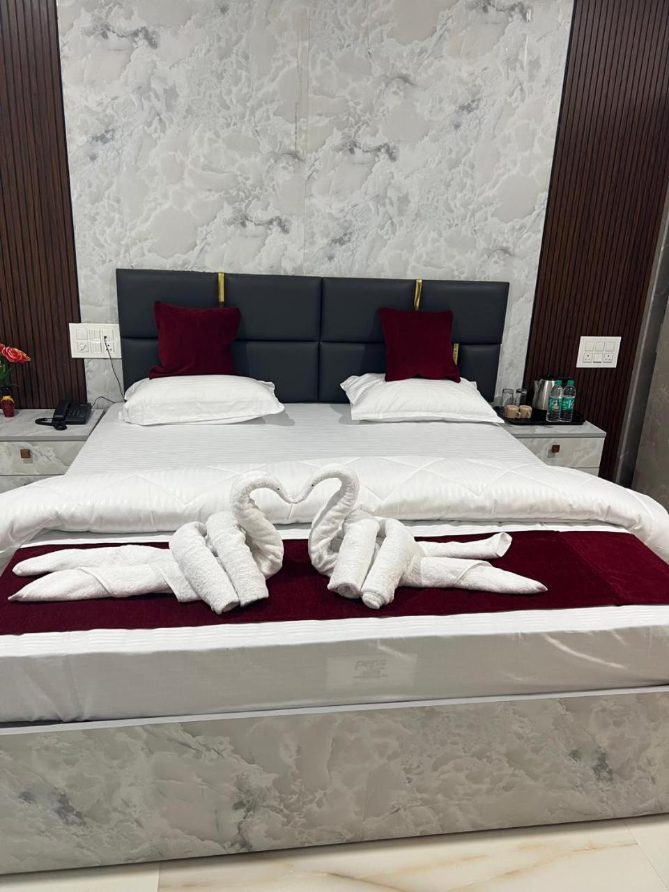 Hotel Sky Blue And Suites Bangalore Exterior foto